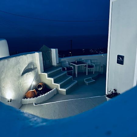 White Swallow Suite Santorini Vourvoúlos 외부 사진