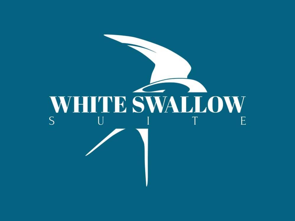 White Swallow Suite Santorini Vourvoúlos 외부 사진