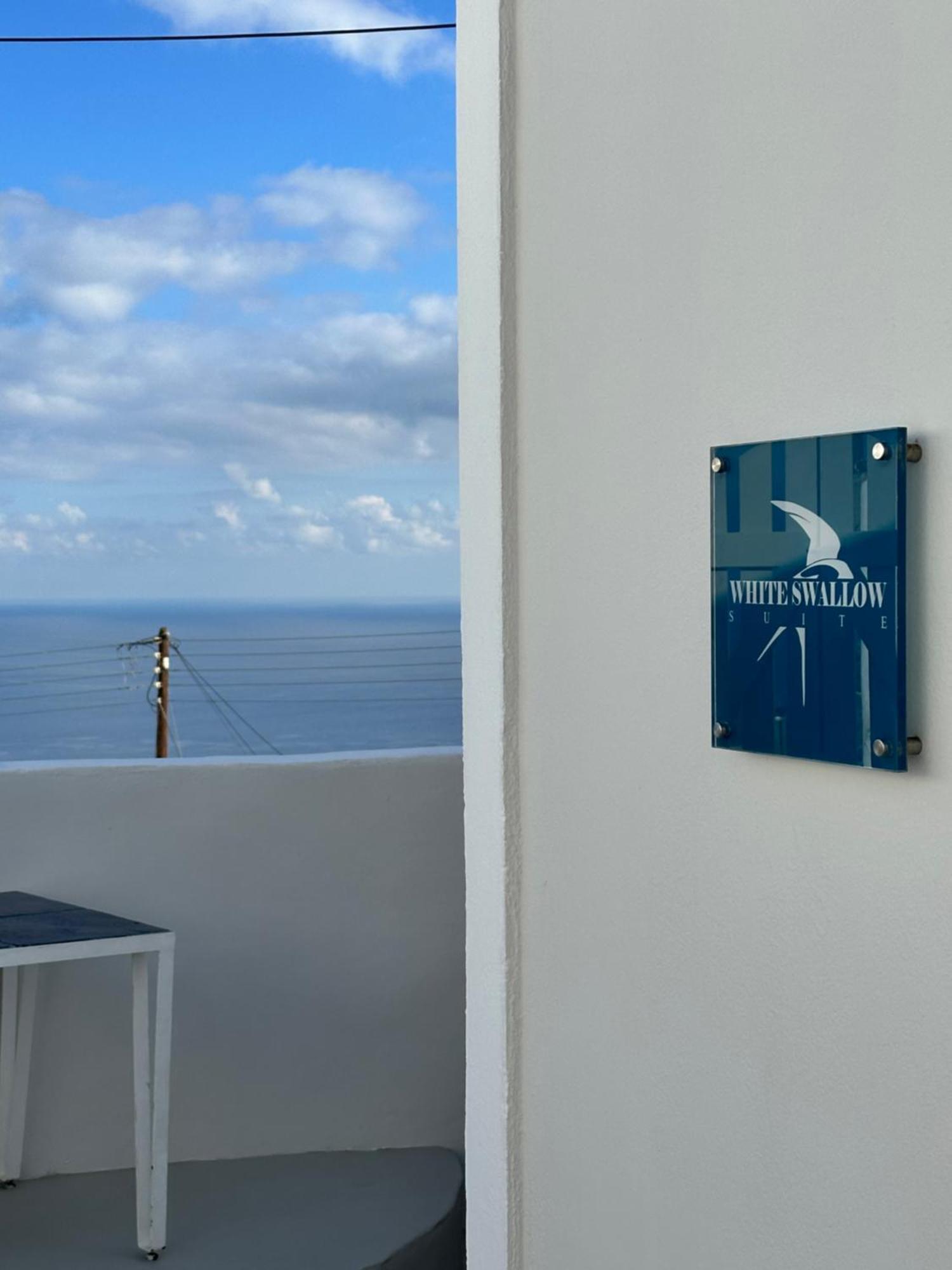 White Swallow Suite Santorini Vourvoúlos 외부 사진