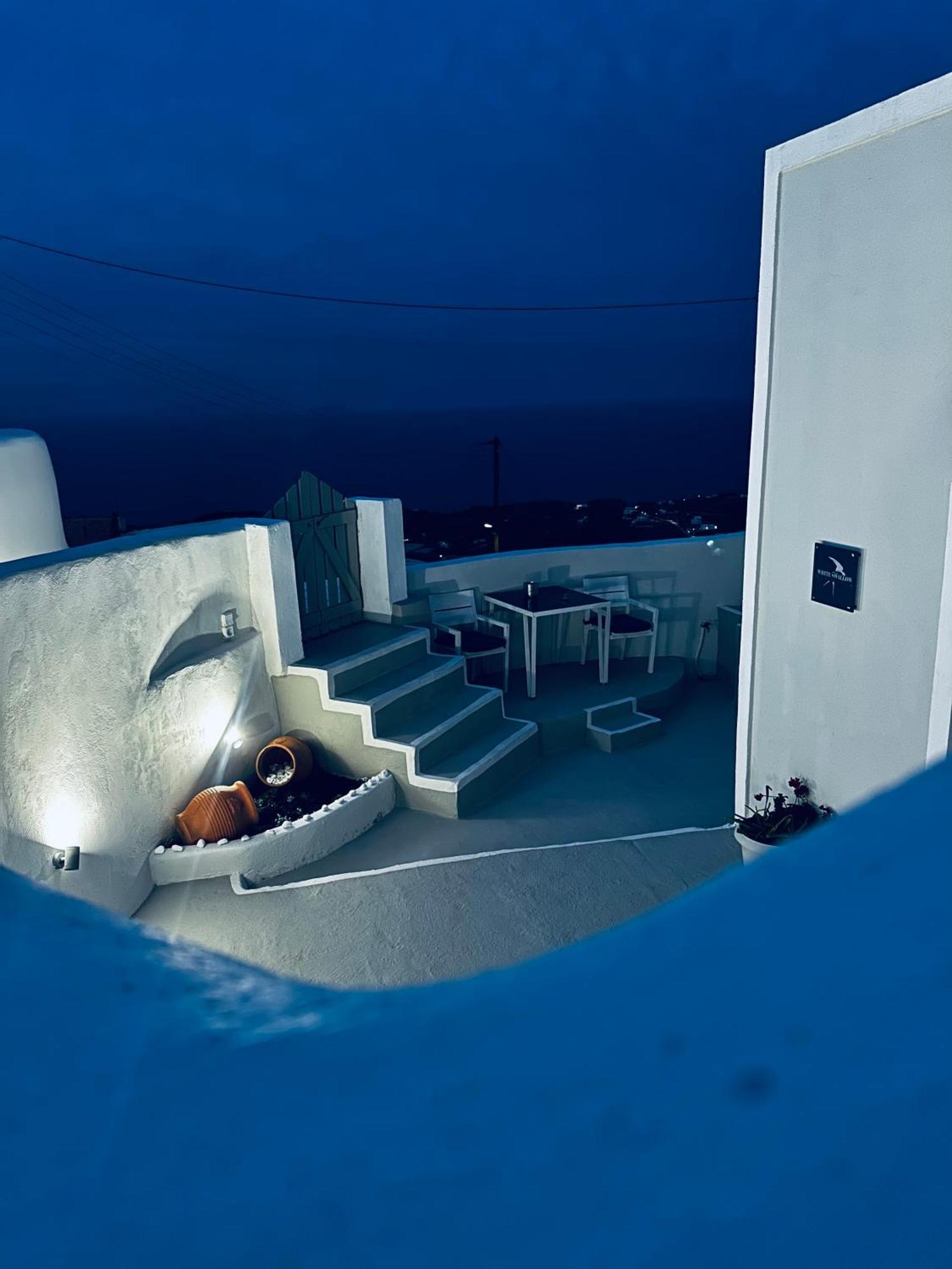 White Swallow Suite Santorini Vourvoúlos 외부 사진